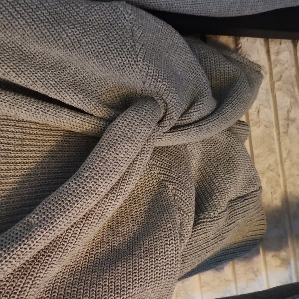 Sweater - Picture 4 of 5